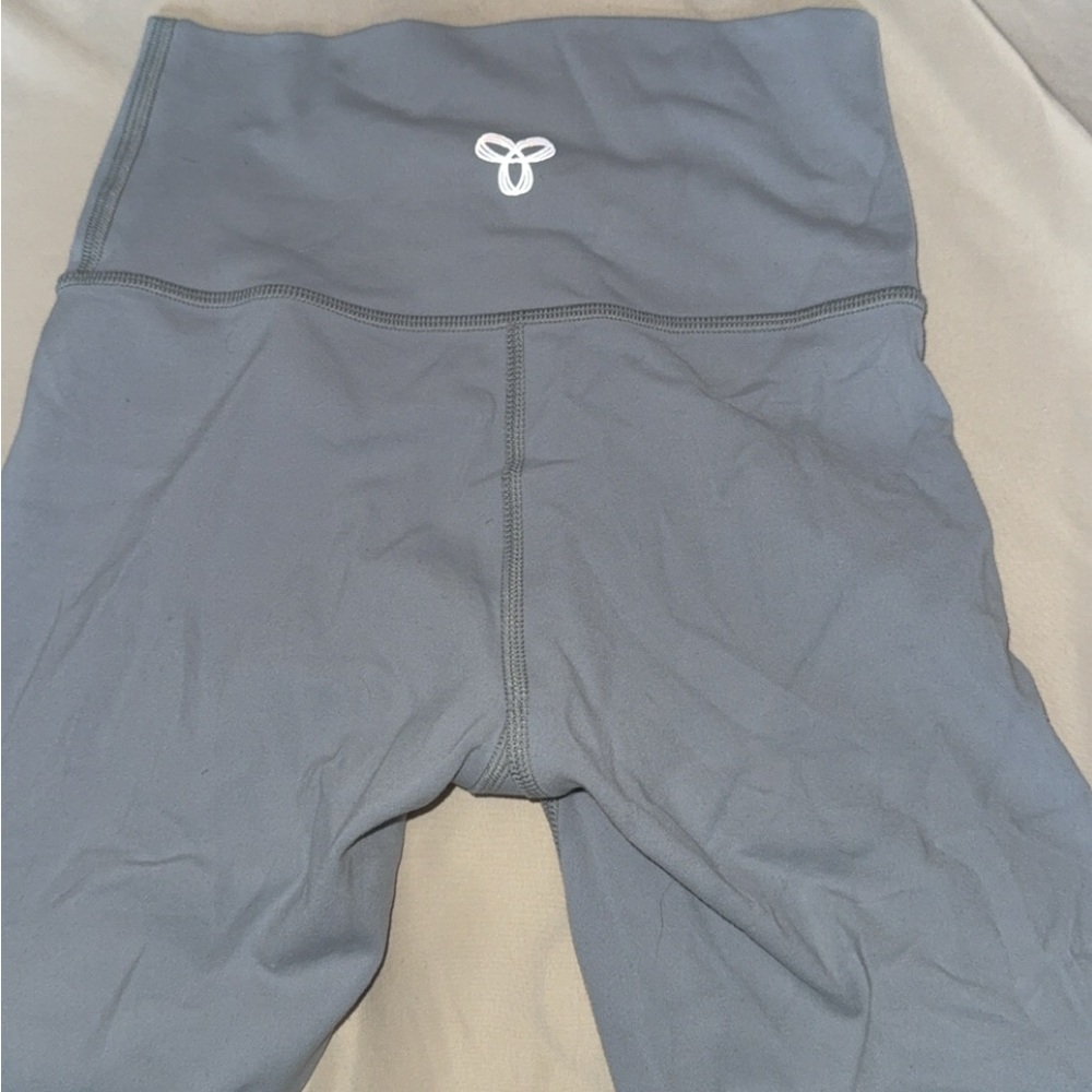 Gray High-Waisted Leggings
